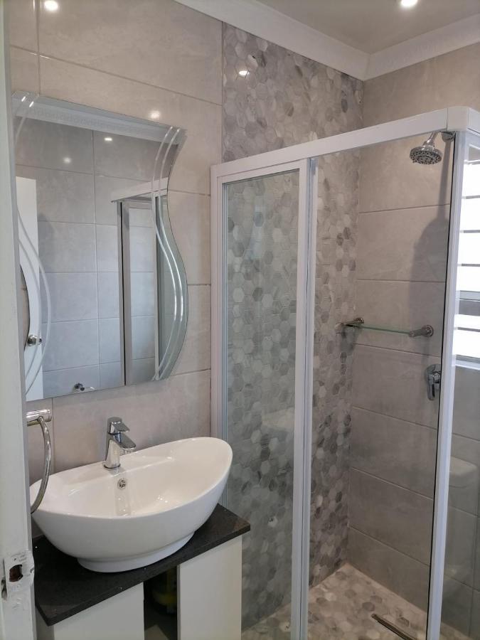 Sunseaker- Beachfront Complex With Inverter Apartamento *