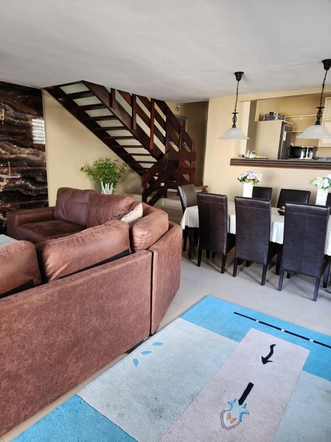 Sunseaker- Beachfront Complex With Inverter Apartamento